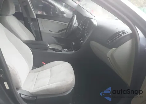 2015 Kia Optima Lx z USA, uszkodzony, nr VIN 5XXGM4A77FG477005